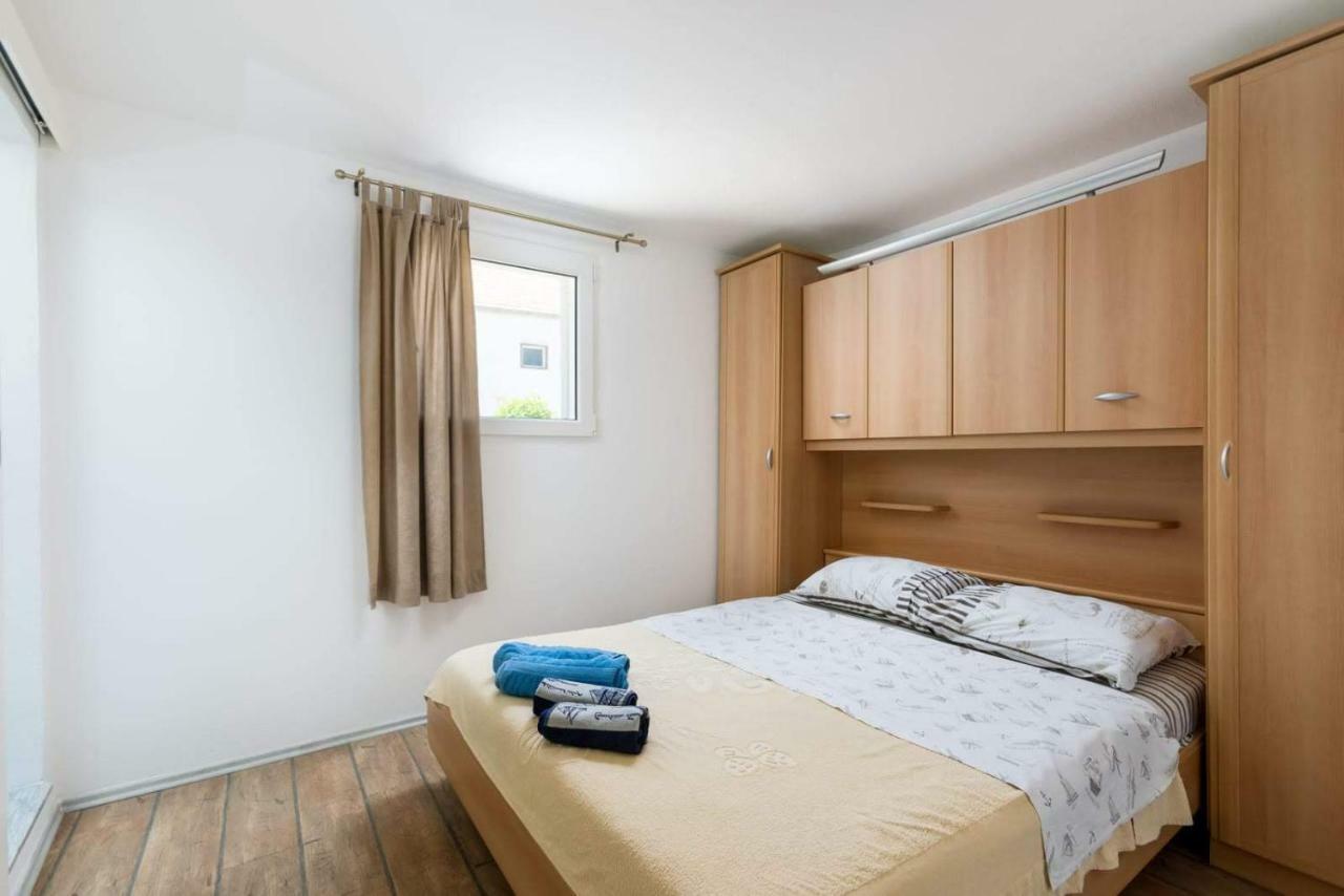 Apartmani Vinko Tribunj-Sovlje Tribalj 外观 照片