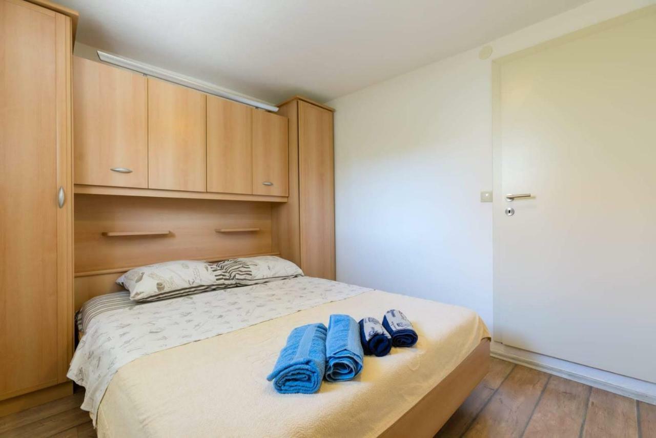 Apartmani Vinko Tribunj-Sovlje Tribalj 外观 照片