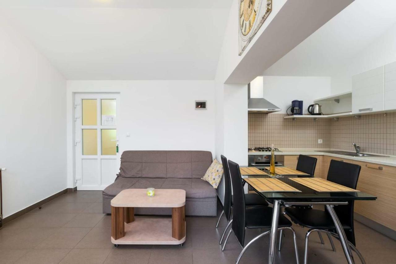 Apartmani Vinko Tribunj-Sovlje Tribalj 外观 照片